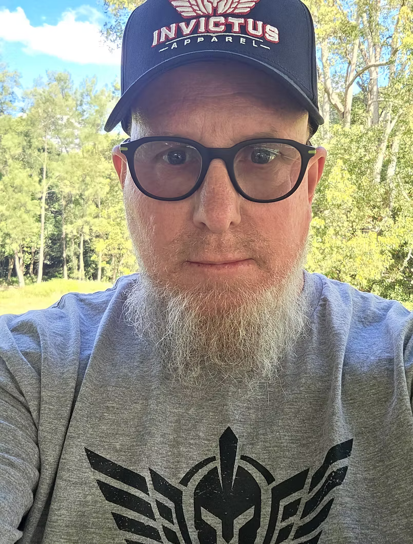 INVICTUS IRON-HELM Caps